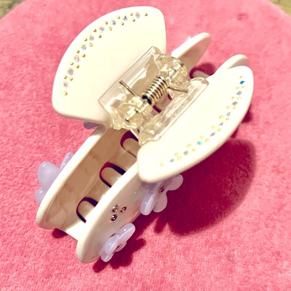 Rhinestone and flower hair clip in lavender and cream color. New. - Picture 2 of 2